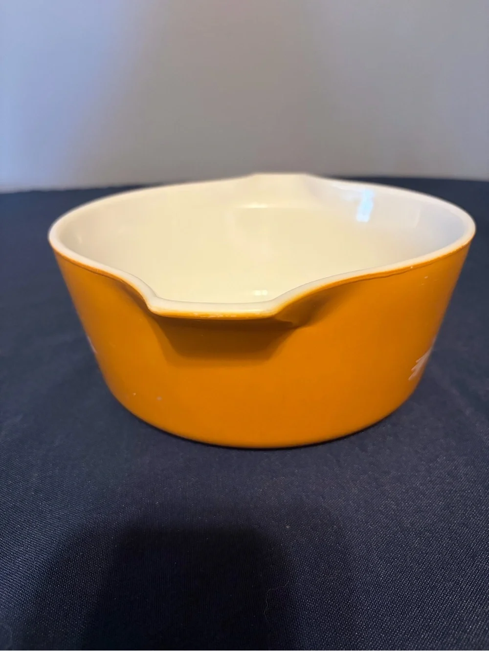 Vintage Pyrex Butterfly Gold 475-B 2.5qt Casserole Dish No Lid.